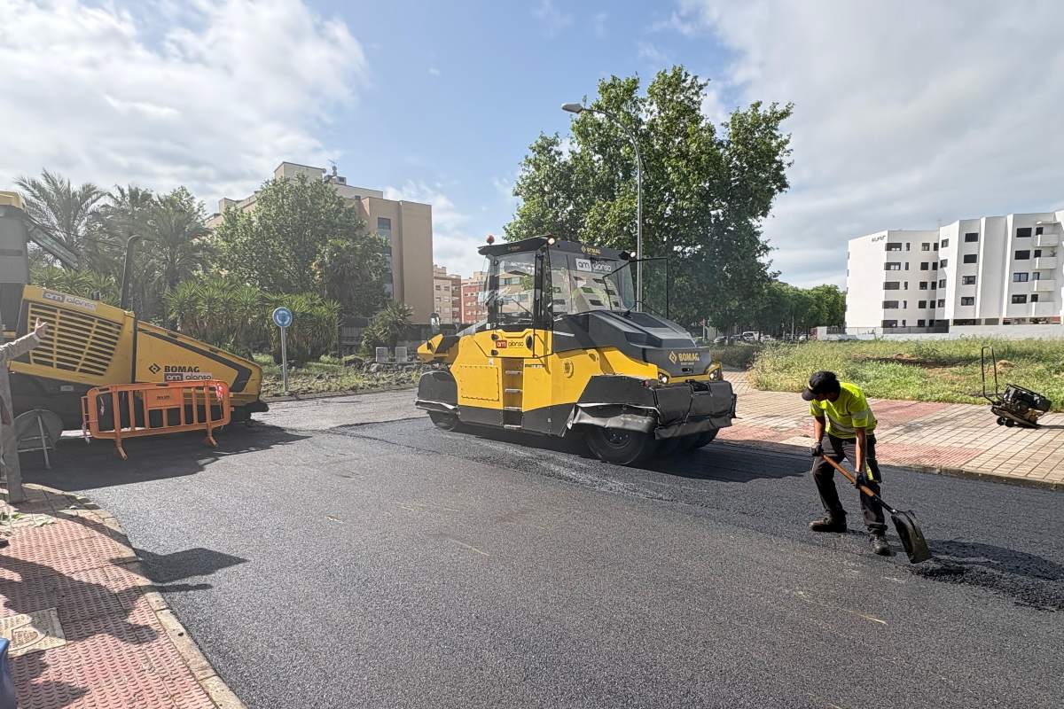 Labores de asfaltado en una calle de Ciudad Real