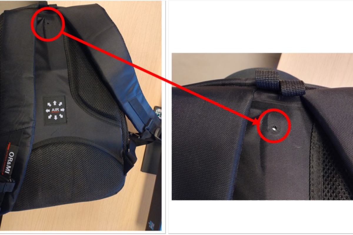 Mochila con un pequeño agujero para la cámara