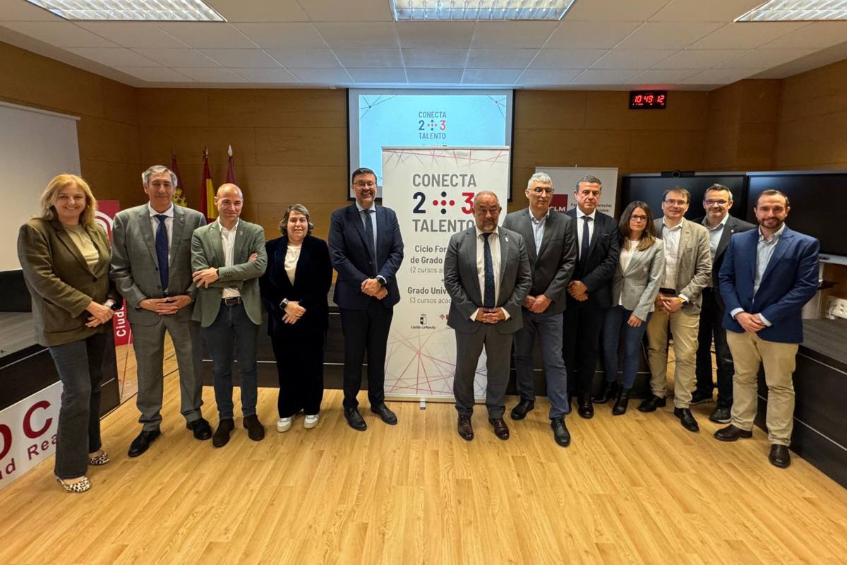 Presentación del plan educativo para unir FP con la universidad