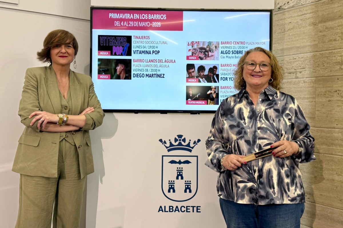 La concejala de Cultura de Albacetes, junto a la presidenta de la FAVA