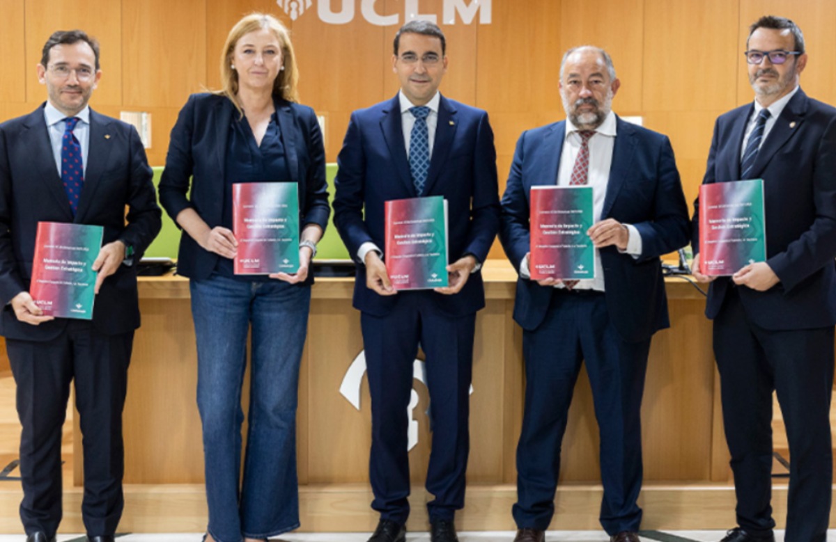 Presentación en Albacete de la memoria del convenio de colaboración entre la UCLM y Globalcaja