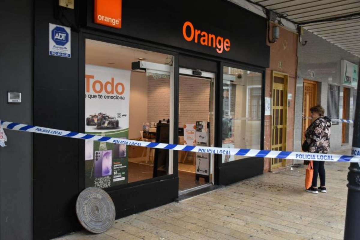 Tienda de Orange de Daimiel en la que se ha producido el robo
