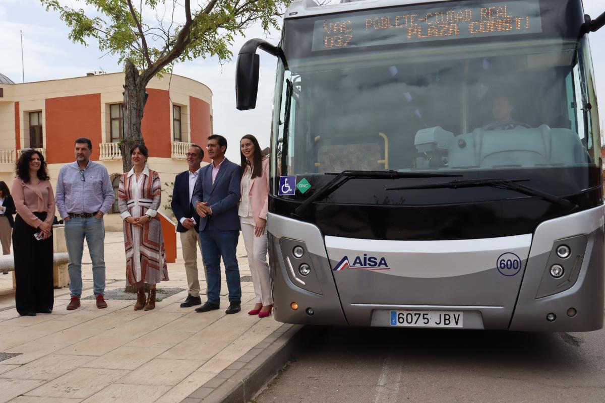 Uno de los autobuses que prestan el servicio entre Poblete y Ciudad Real