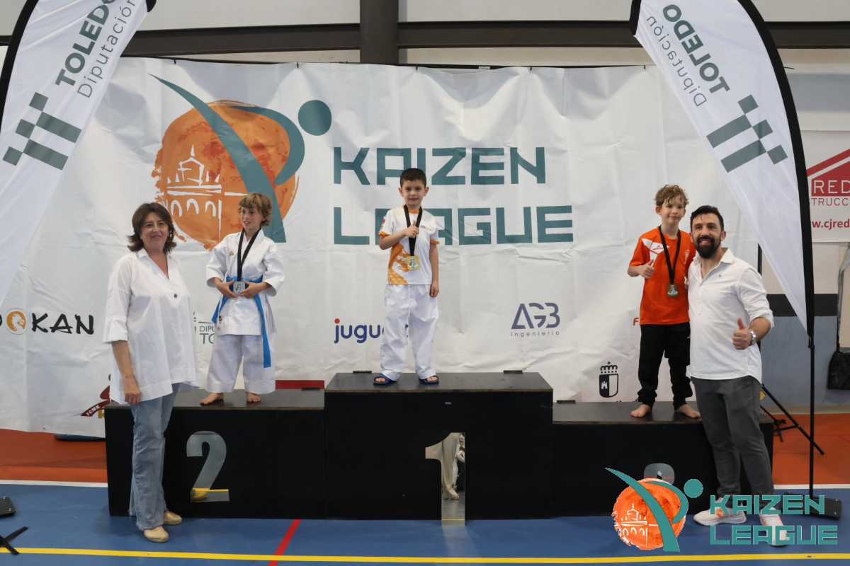 Adrián Villacañas logró la medalla de oro en kata y kumité.