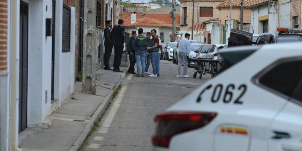 Varios agentes de la Guardia Civil en el lugar del suceso,en Seseña, Toledo. - Juanma Jiménez - Europa Press