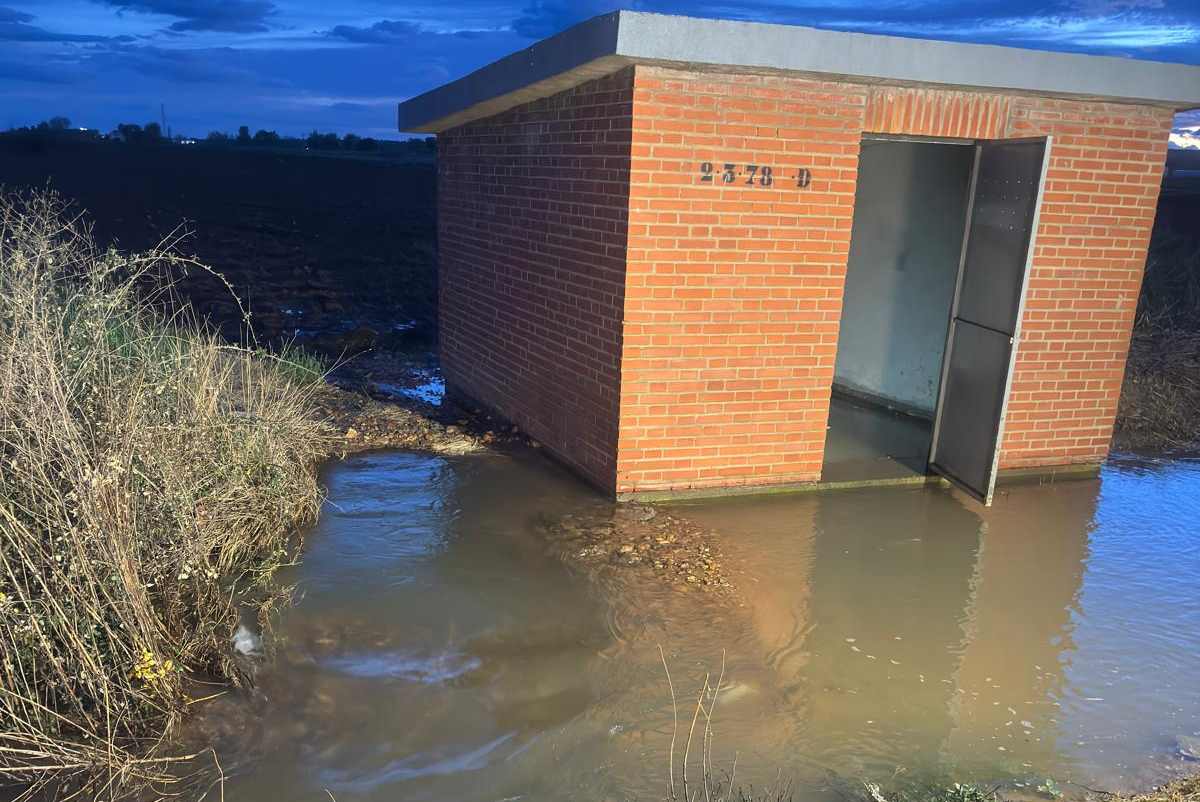 FOTO MAS. Incidencia junto a la nave del Servicio de Redes de la MAS, en Yunquera de Henares