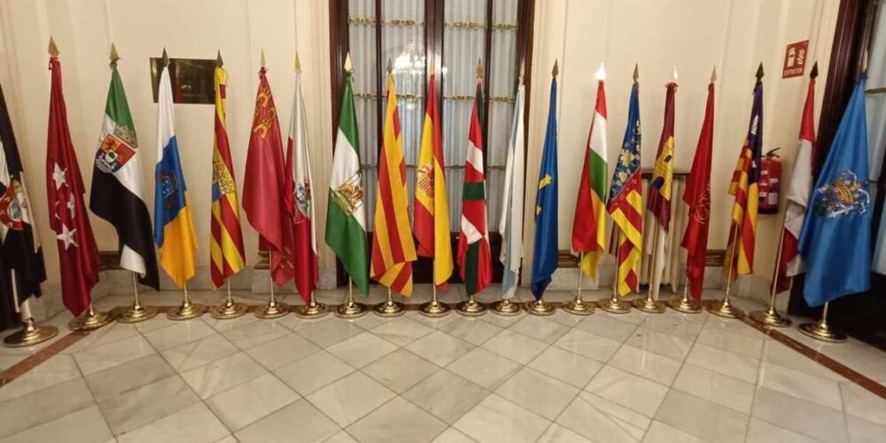 Banderas de las comunidades autónomas.