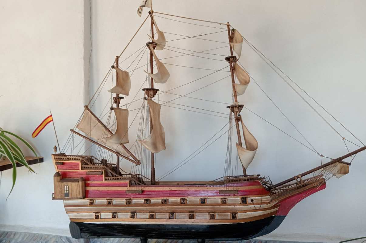 Unos de los barcos de la Armada hechos por 