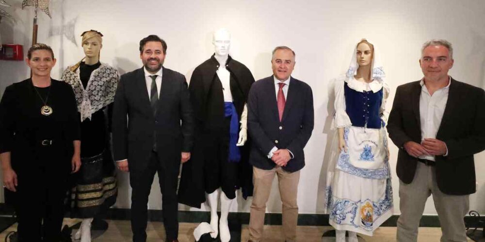 Elías Bendodo, acompañado de Paco Núñez, José Julián Gregorio y Carolina Agudo en Talavera.