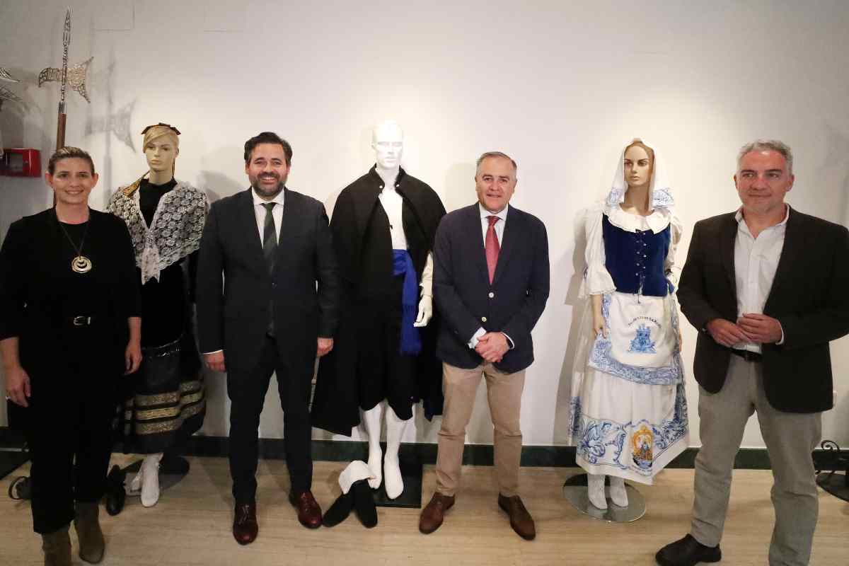 Elías Bendodo, acompañado de Paco Núñez, José Julián Gregorio y Carolina Agudo en Talavera.
