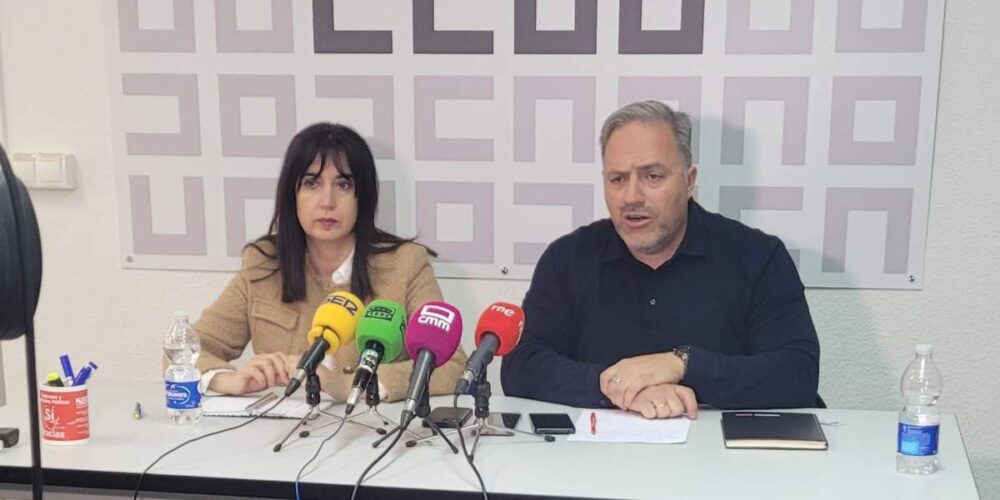 l secretario general de CCOO Toledo, Federico Pérez, junto a la responsable de la federación de servicios en Toledo del sindicato, Rocío Fernández