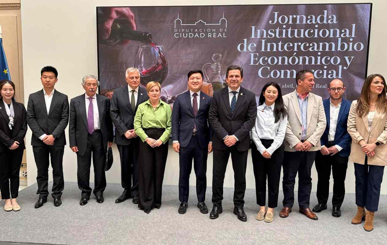 Miguel Ángel Valverde recibió a la delegación de Luzhou.