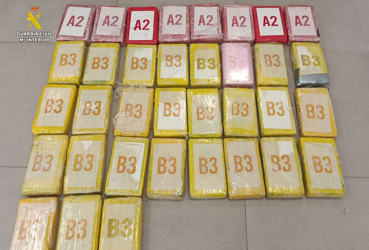 Cocaína intervenida al detenido por la Guardia Civil.