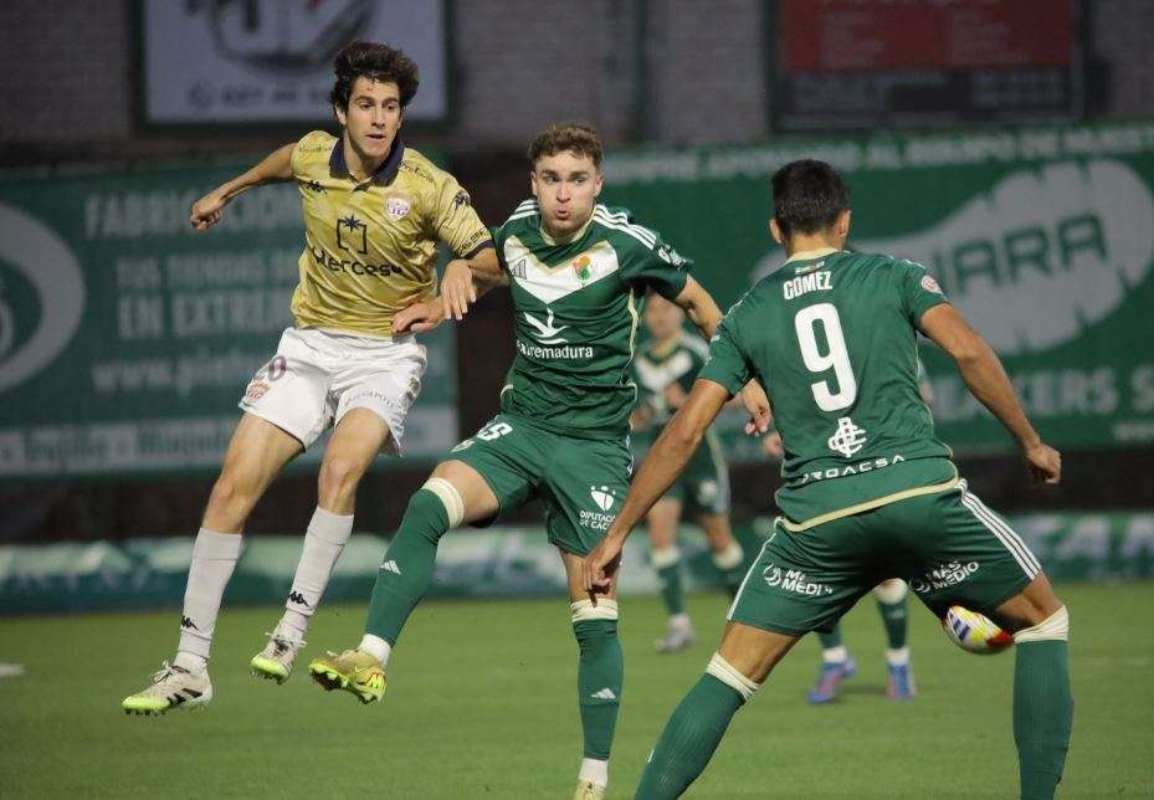 Lance del partido entre el CD Guadalajara el Cacereño. Foto: CD Guadalajara.