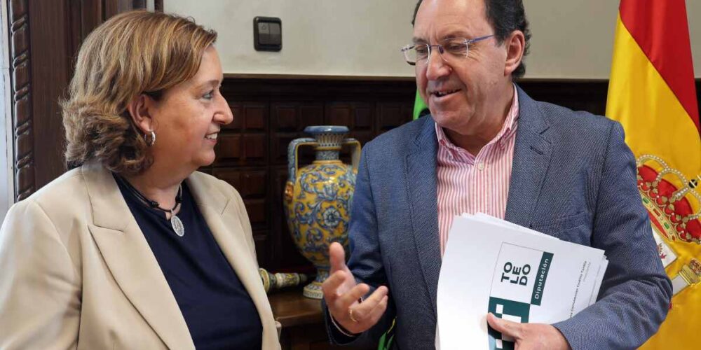 Concepción Cedillo, presidenta de la Diputación, y Jesús Guerrero.