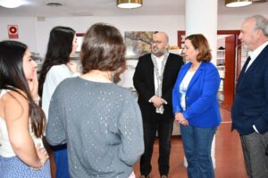 Concepción Cedillo, visitando la residencia universitaria de la Diputación de Toledo.