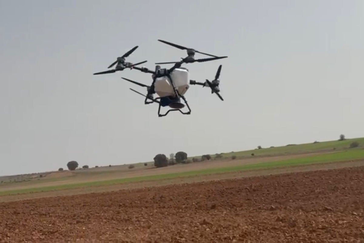 Dron sembrando salvia