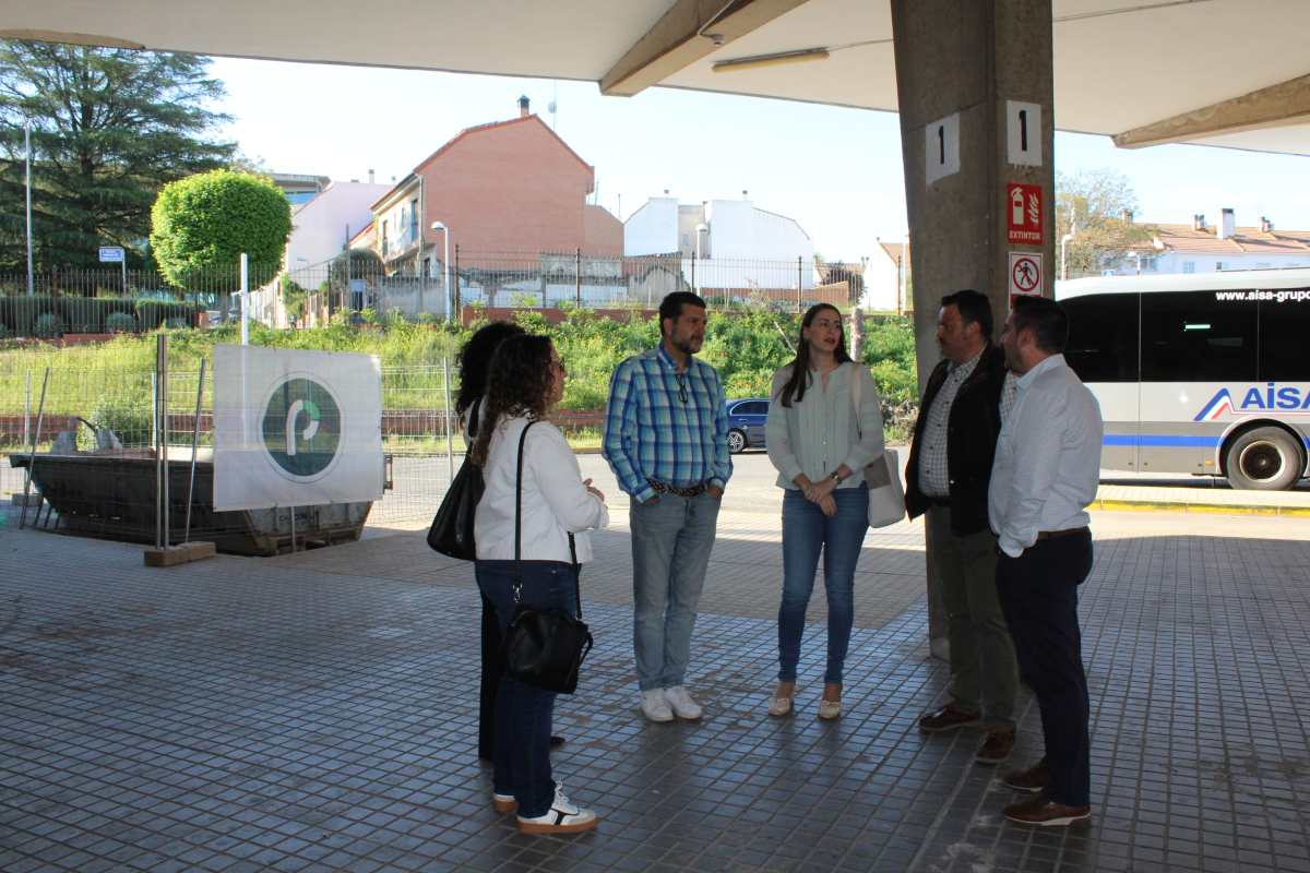 La directora general de Transportes y Movilidad, Lucía Balmaseda, que ha visitado las obras de la estación.