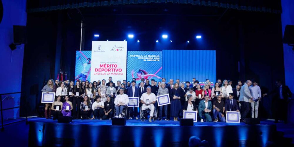 Foto de familia de la gala del deporte.