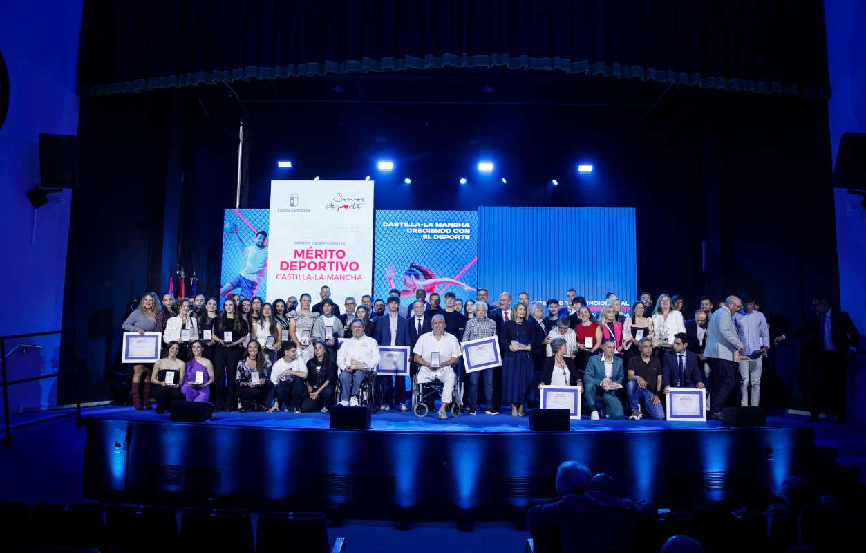 Foto de familia de la gala del deporte.