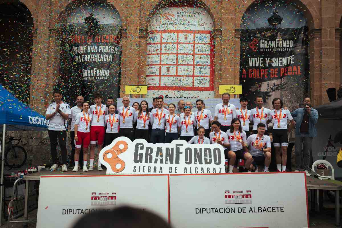 Foto de familia de los ganadores en la III Gran Fondo Sierra de Alcaraz.