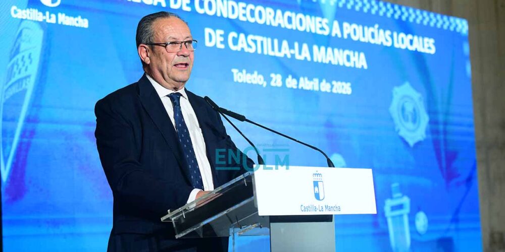 Ruiz Molina, durante el acto de la entrega de las medallas a los policías locales de CLM.