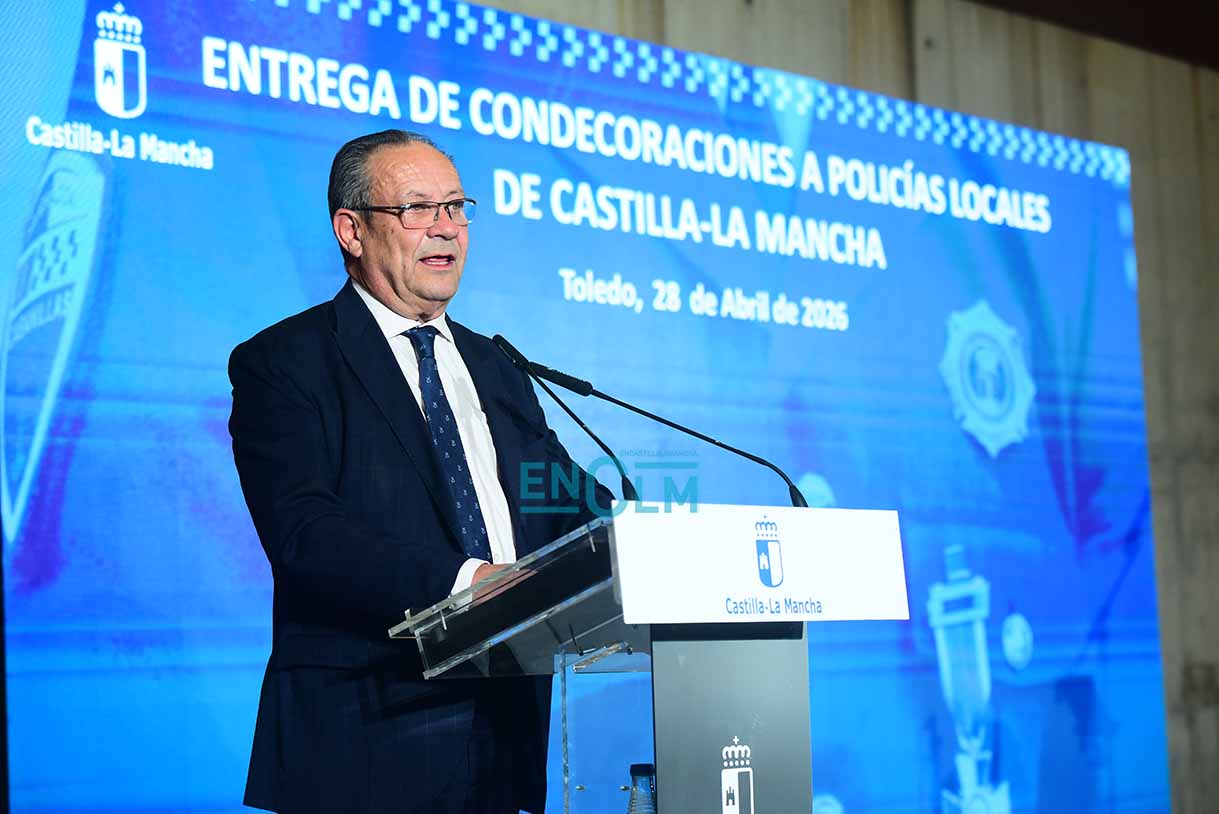 Ruiz Molina, durante el acto de la entrega de las medallas a los policías locales de CLM.