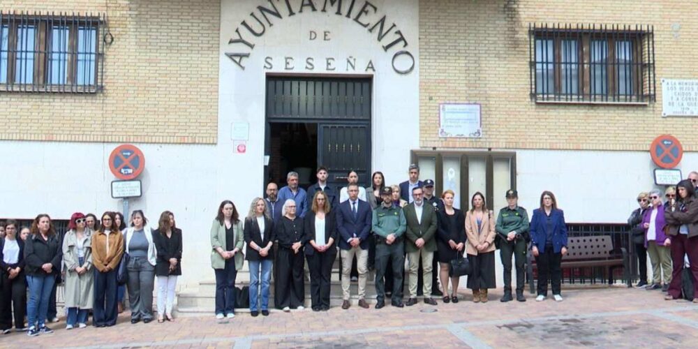 Minuto de silencio en Seseña por la muerte de una vecina a causa de la violencia machista. - EUROPA PRESS