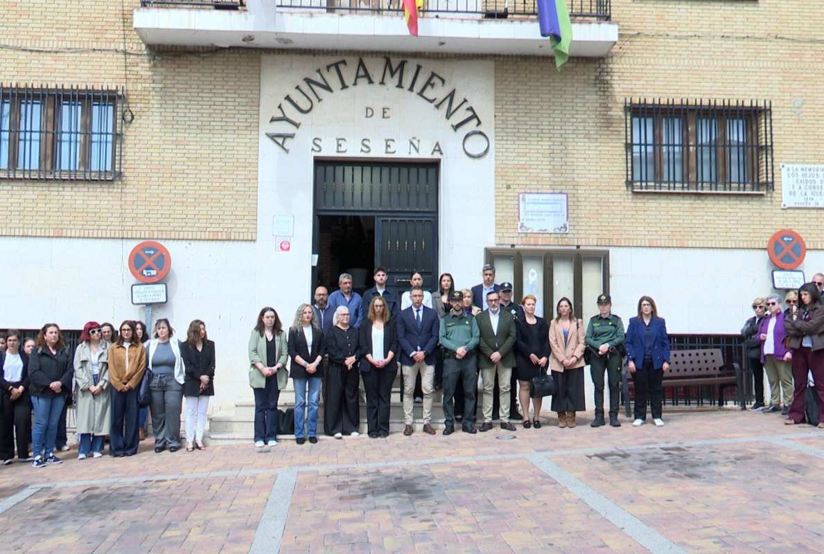 Minuto de silencio en Seseña por la muerte de una vecina a causa de la violencia machista. - EUROPA PRESS