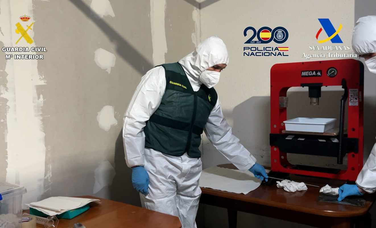 Imagen de la Guardia Civil en una de las intervenciones de la operación.