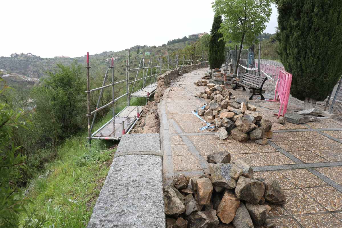 Obras en el muro del Valle de Toledo.