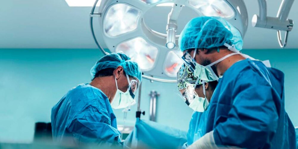 Foto de una operación quirúrgica.