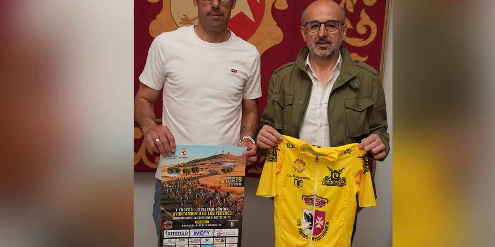 Pedro Carbonell, director de la Escuela Ciclismo Los Yébenes y Jesús Pérez. alcalde de Los Yébenes
