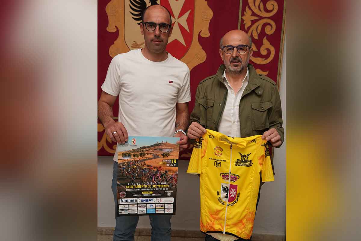 Pedro Carbonell, director de la Escuela Ciclismo Los Yébenes y Jesús Pérez. alcalde de Los Yébenes