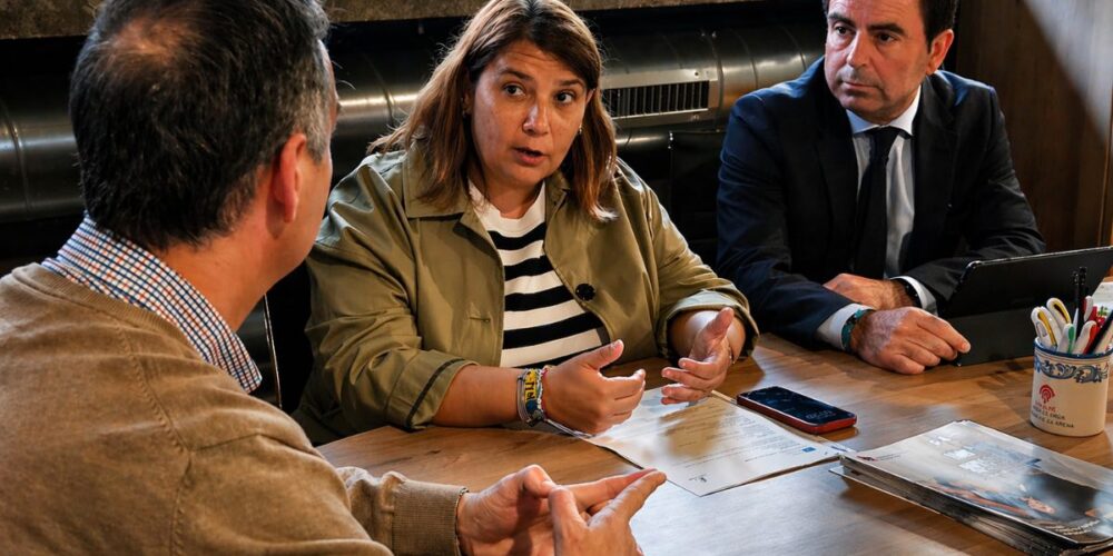 El PSOE de Talavera se reune con el vicerrector de Posgrado de la UCLM