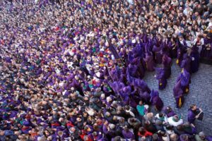 La llegada de la procesión de Las Turbas. (Fotos: D. Esteban González // JCCM)