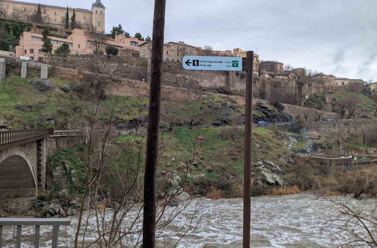 Una de las señalizaciones del "sendero del Valle'.