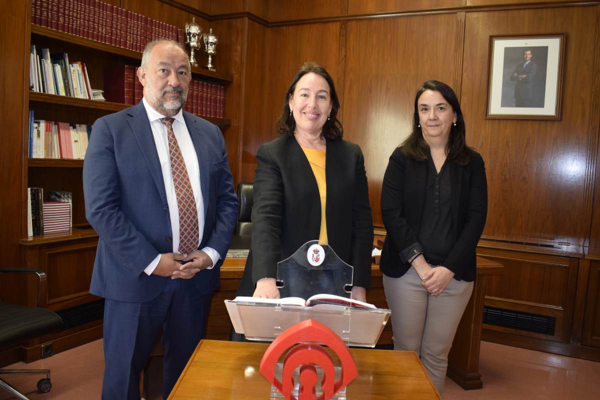 En el centro, Ana Rivas. Foto: UCLM