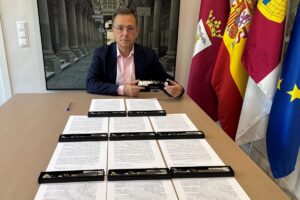 El alcalde de Albacete, Manuel Serrano, se dirige por carta al presidente del Gobierno en defensa del sector cuchillero