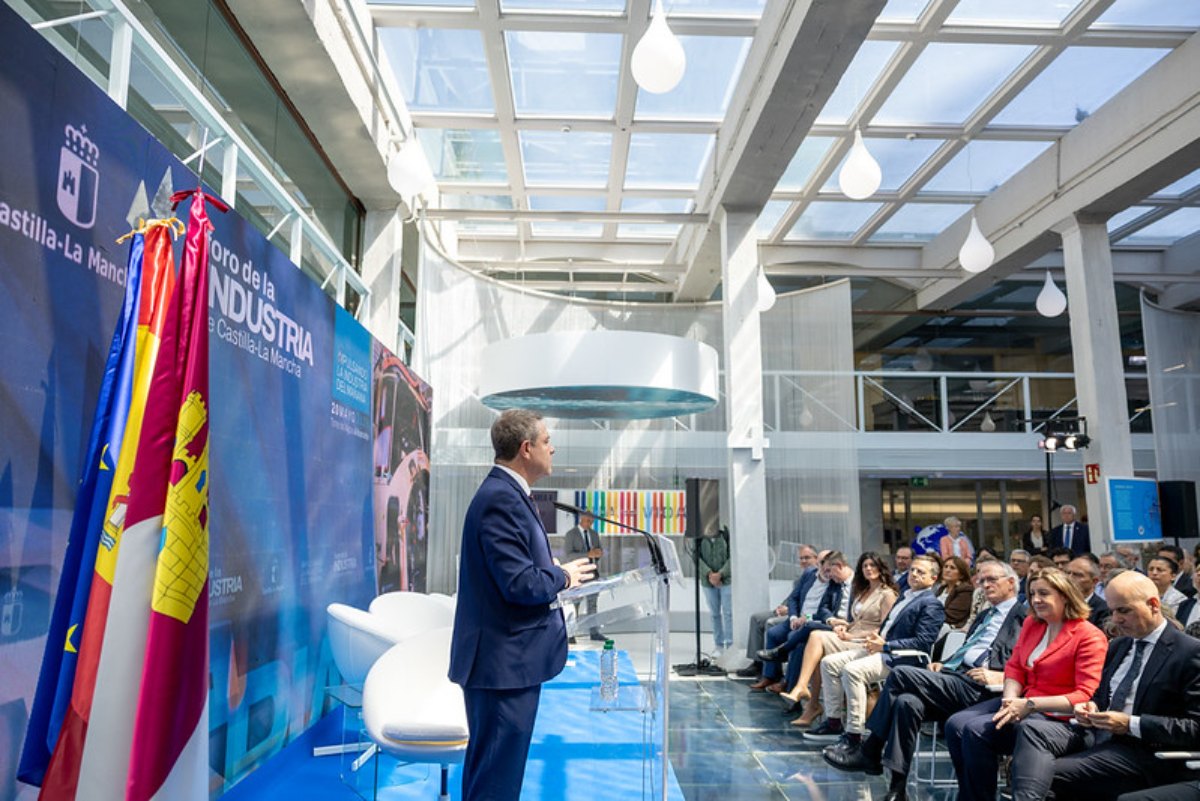El presidente de Castilla-La Mancha en la inauguración en Albacete del I Foro de Industria de Castilla-La Mancha