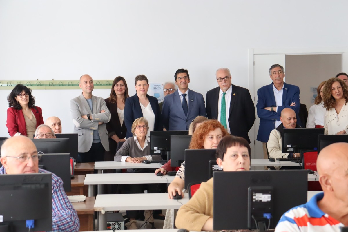 El vicepresidente segundo del Gobierno de Castilla-La Mancha, José Manuel Caballero, ha inaugurado las nuevas instalaciones del Centro de Educación para Personas Adultas ‘San Blas’, en Manzanares
