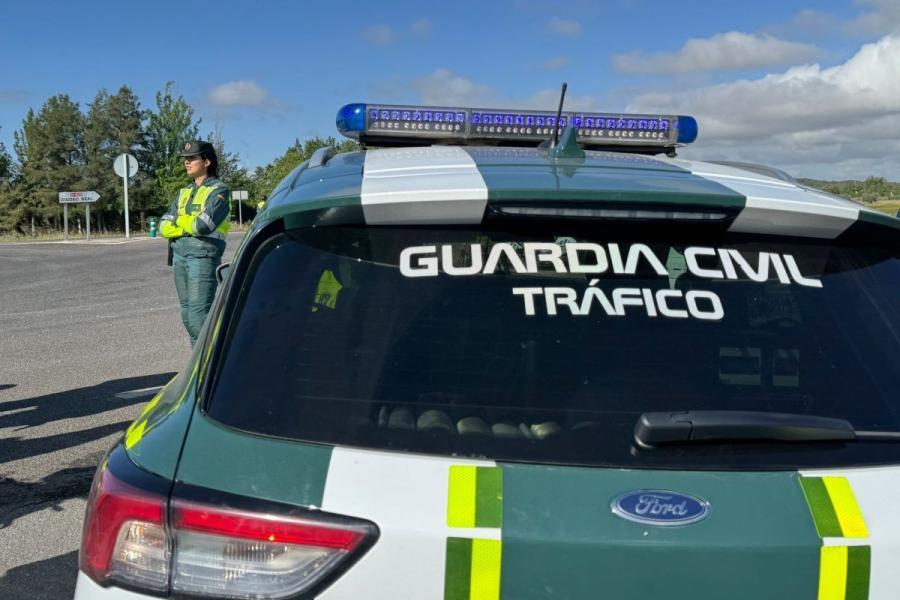 El vuelco de un camión en Manzanares (Ciudad Real) provoca el corte parcial de la CM-3107
