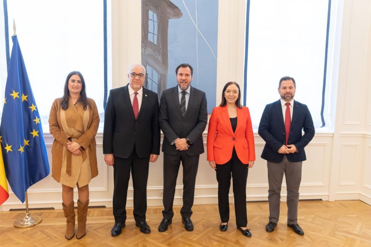 Reunión mantenida entre el ministro Puente con Rosa Melchor y Julián Nieva, además de los dos diputados nacionales del PSOE en Ciudad Real