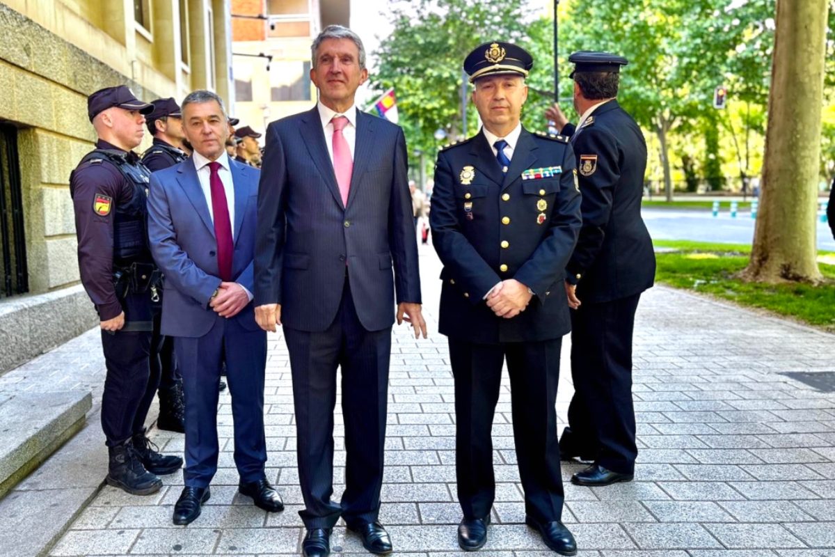 El delegado del Gobierno en Castilla-La Mancha junto al comisario jefe provincial de la Policía Nacional de Albacete