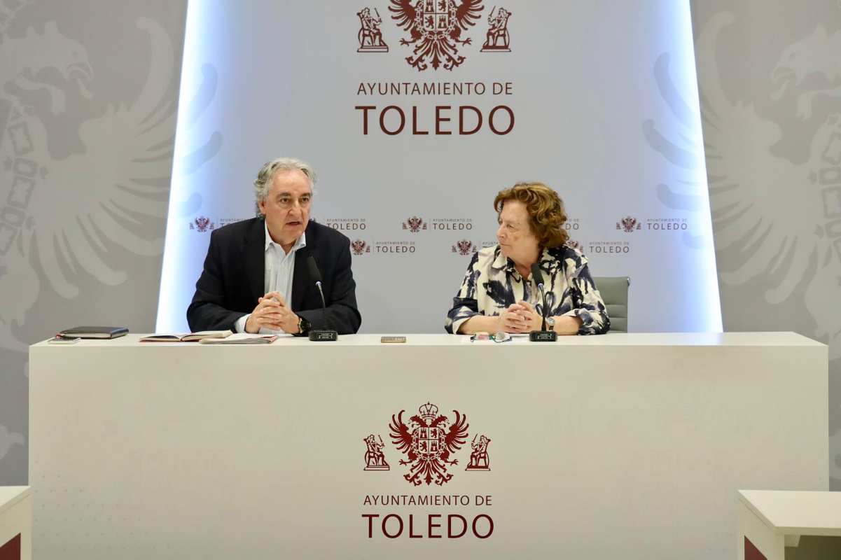 La concejala de Cultura, Ana Pérez, y el presidente de la Junta Pro Corpus, Juan Carlos Fernández Layos
