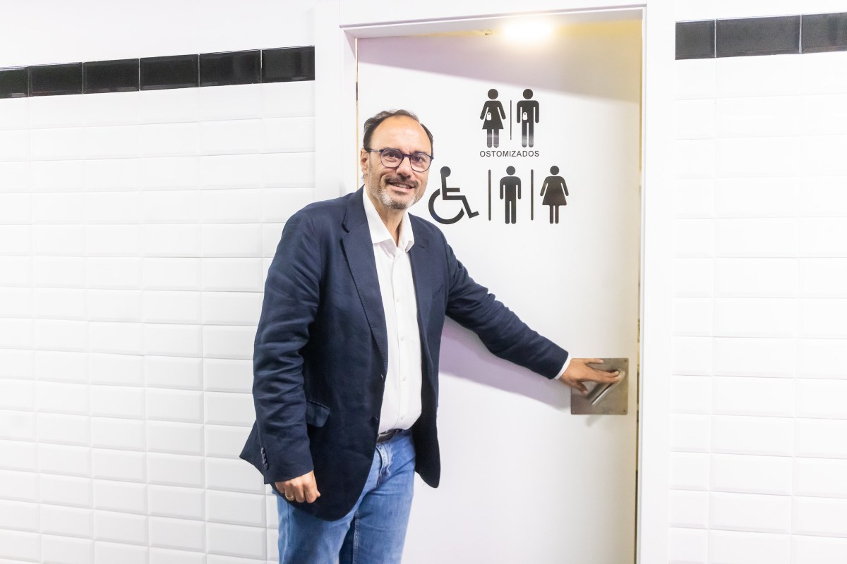 Roberto Narro, Baño ostomizados