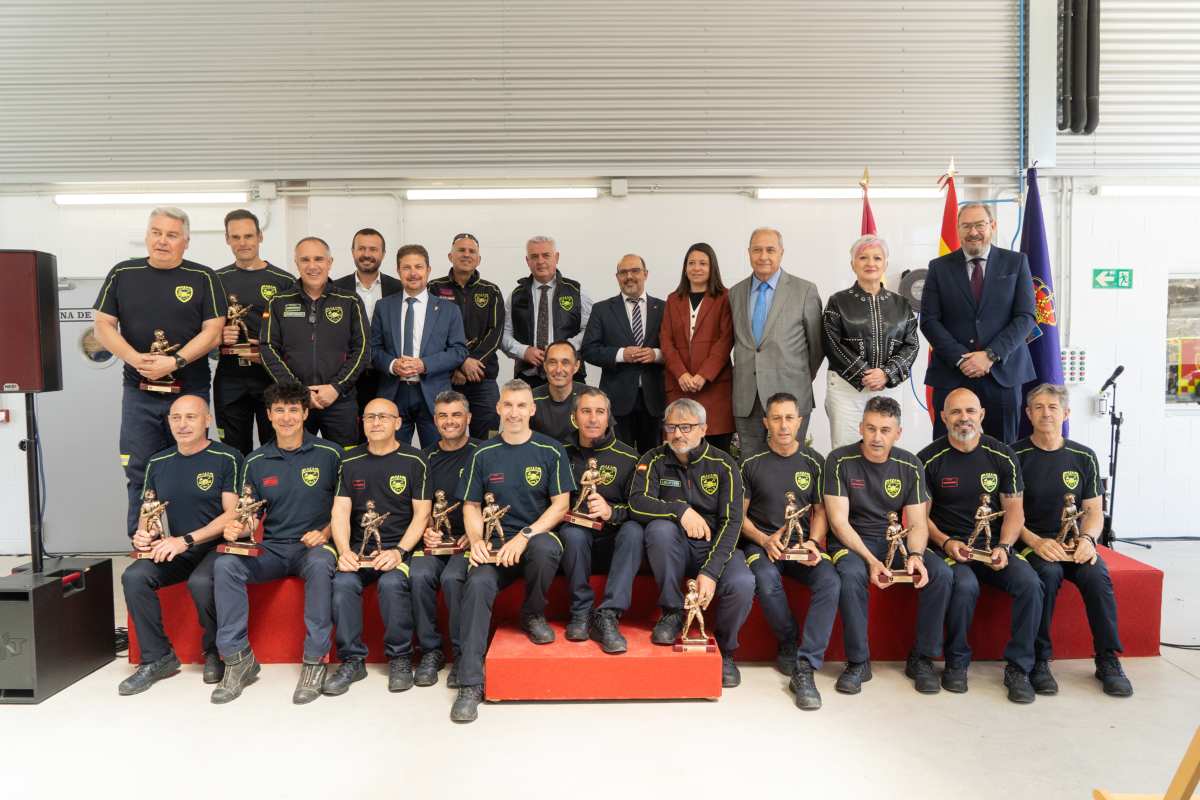 Foto familia bomberos primera promoción