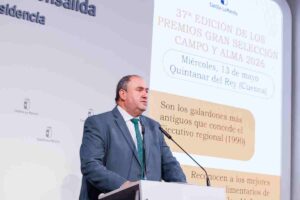 El consejero de Agricultura, Ganadería y Desarrollo Rural, Julián Martínez Lizán.
