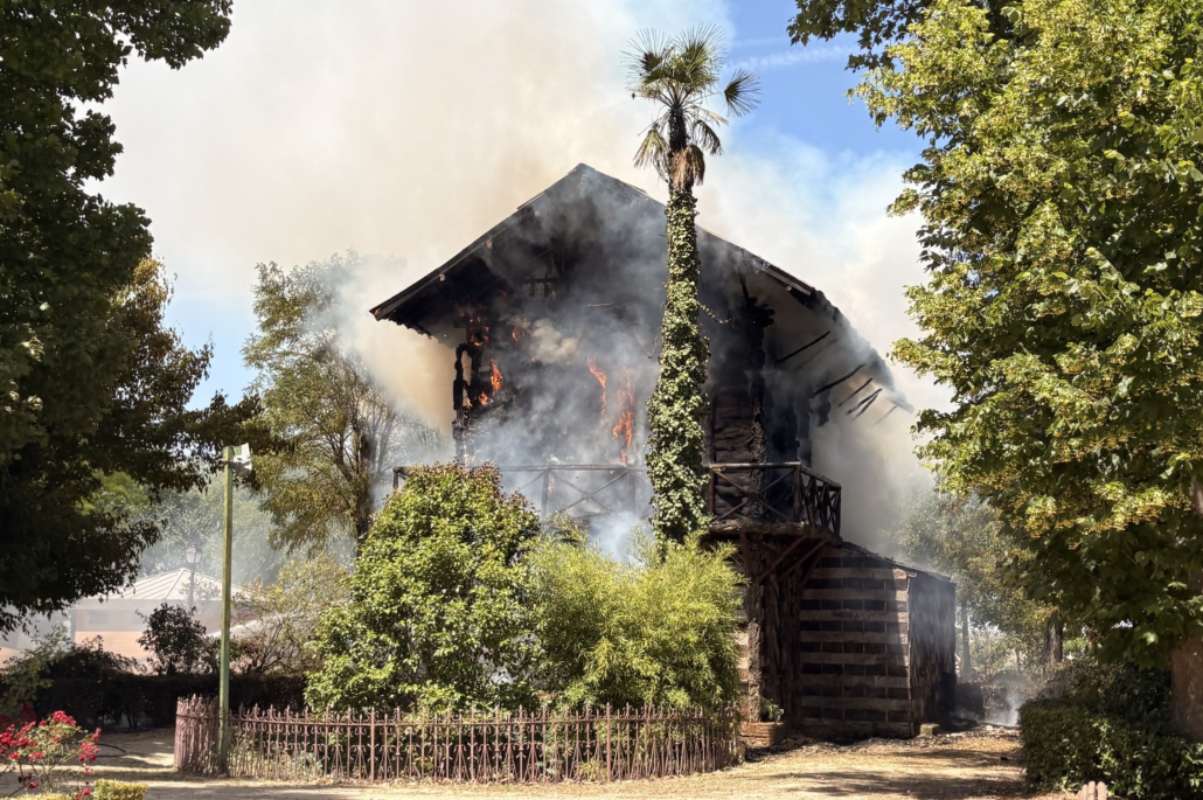 Imagen del incendio de la Casa del Corcho, en Toledo