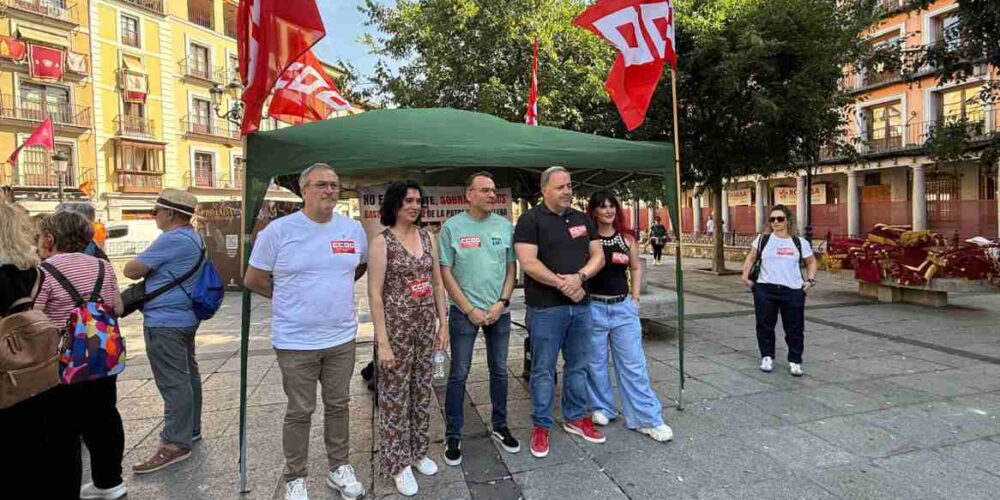 Stand informativo de CCOO Toledo en Zocodover.